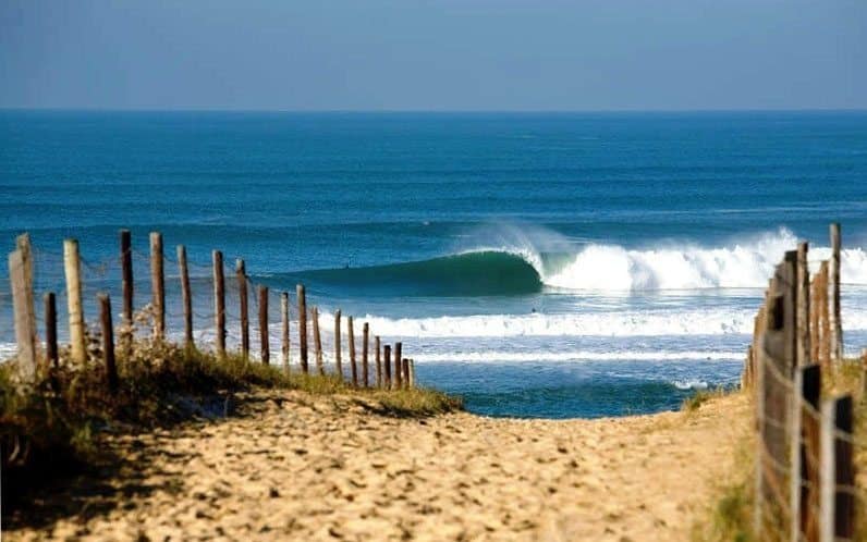 surf trip yoga maresme waves